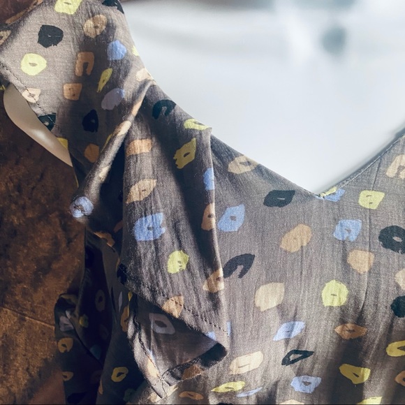 BCBGeneration Grey Sleeveless Polka Dot Blouse - Picture 2 of 7